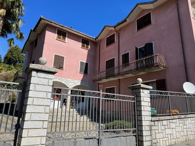 Ameno, centro storico, Lago d’Orta (No) palazzina indipendente in vendita